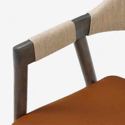 Sede de comedor con cordón tejido y acabado lacado en diseño de madera vintage