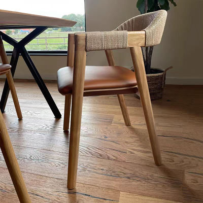 Sede de comedor con cordón tejido y acabado lacado en diseño de madera vintage