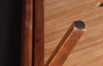 Sede de comedor con cordón tejido y acabado lacado en diseño de madera vintage