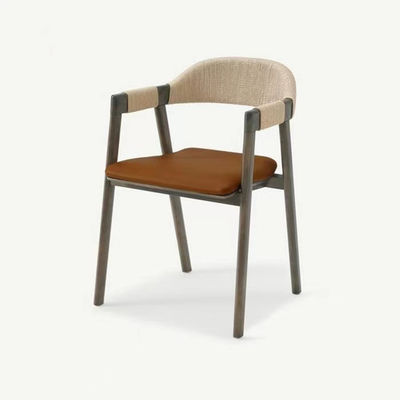 Sede de comedor con cordón tejido y acabado lacado en diseño de madera vintage