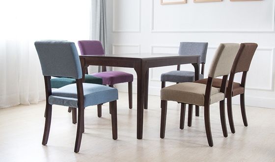 Silla de comedor de madera maciza tapizada de tejido colorido perfecta para el mobiliario de hoteles / comedores / restaurantes