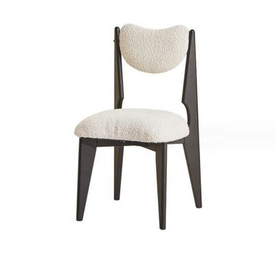 Silla de comedor de madera con color personalizado y piernas negras en terciopelo blanco