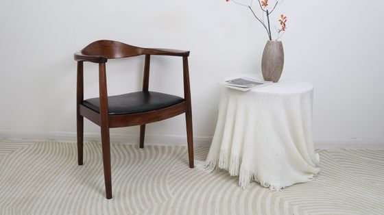 Nitrolacquer Finish Nordic Solid Wood Armrest Cushion Silla para comedor Hotel Hogar Silla presidencial Restaurante Tienda de cafeterías