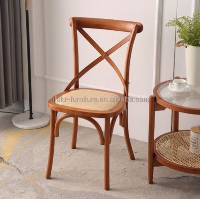 Estilo de diseño moderno Madera sólida X silla de espalda cruzada para bodas de celebridades en un restaurante occidental