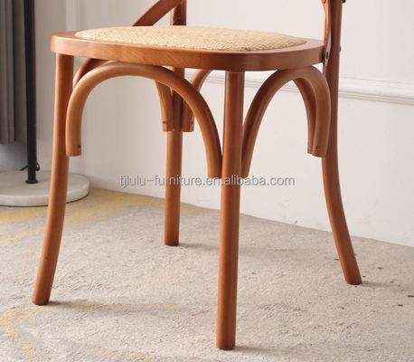 Estilo de diseño moderno Madera sólida X silla de espalda cruzada para bodas de celebridades en un restaurante occidental