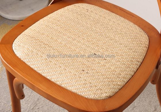 Estilo de diseño moderno Madera sólida X silla de espalda cruzada para bodas de celebridades en un restaurante occidental