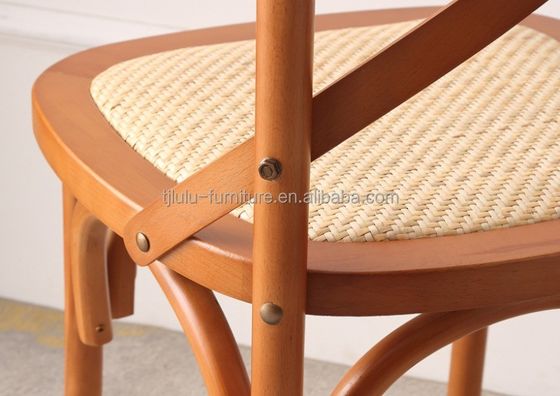 Estilo de diseño moderno Madera sólida X silla de espalda cruzada para bodas de celebridades en un restaurante occidental