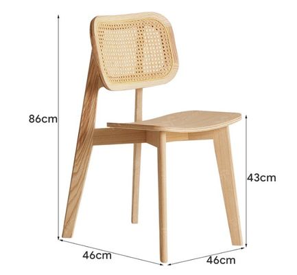 Una silla de comedor de madera sólida con diseño plegable de ratán Una adición clásica a su restaurante