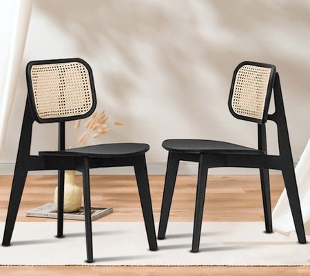 Una silla de comedor de madera sólida con diseño plegable de ratán Una adición clásica a su restaurante