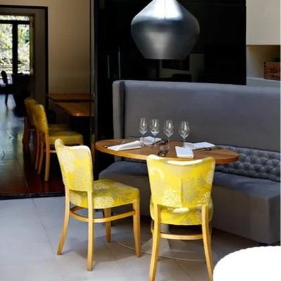 OEM silla de comedor de madera con patas de madera para tejido nórdico de cuero PU Banquete Hotel Restaurante evento y diseño ajustable