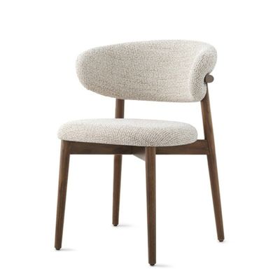 Sillas de madera maciza para muebles de comedor modernos en el restaurante