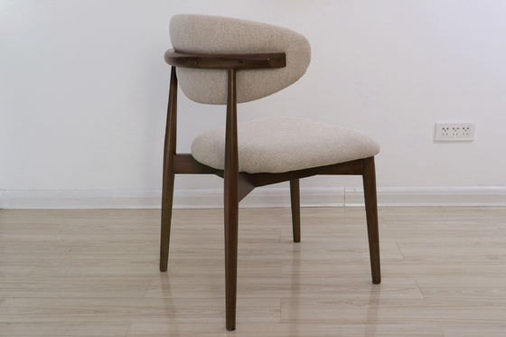 Sillas de madera maciza para muebles de comedor modernos en el restaurante