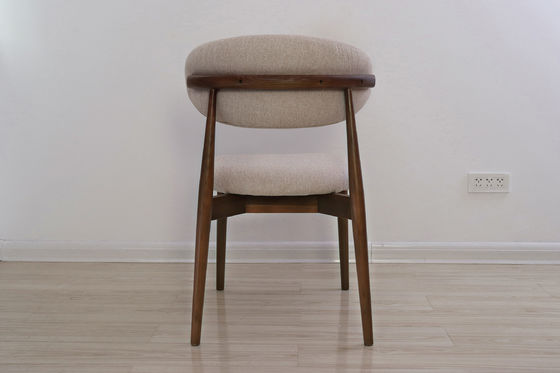 Sillas de madera maciza para muebles de comedor modernos en el restaurante