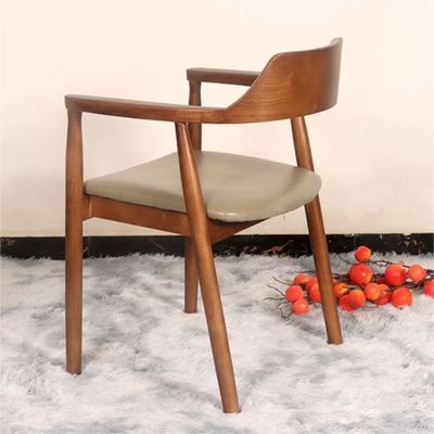 Muebles de comedor de color natural Europa del Norte Madera sólida PU almohadillas de cuero silla de restaurante