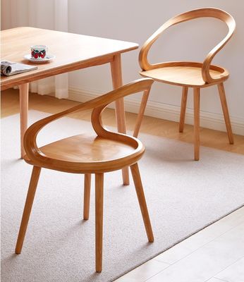 Muebles de restaurante silla de comedor moderna de madera sólida con acabado cerisa y diseño nórdico