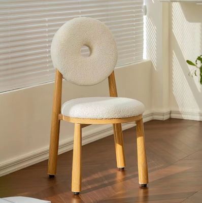 Silla de comedor de madera sólida para el hotel Servicio OEM aceptado en el apartamento