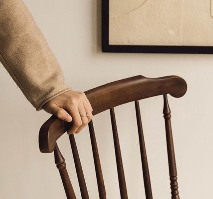 No hay silla de comedor de madera sólida de estilo nórdico de lujo perfecta para el comedor