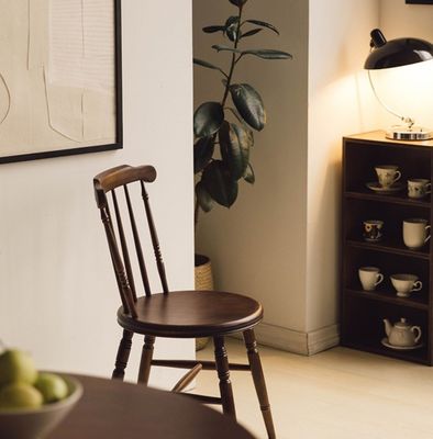 No hay silla de comedor de madera sólida de estilo nórdico de lujo perfecta para el comedor