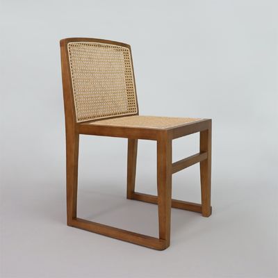 Servicio OEM aceptado Muebles nórdicos Apoyo de espalda de ratán apilable silla de comedor de madera sólida para hotel restaurante
