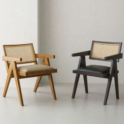 Diseño específico de sillas de comedor Muebles para el hogar silla de ratán con embalaje de correo y madera sólida tapizada