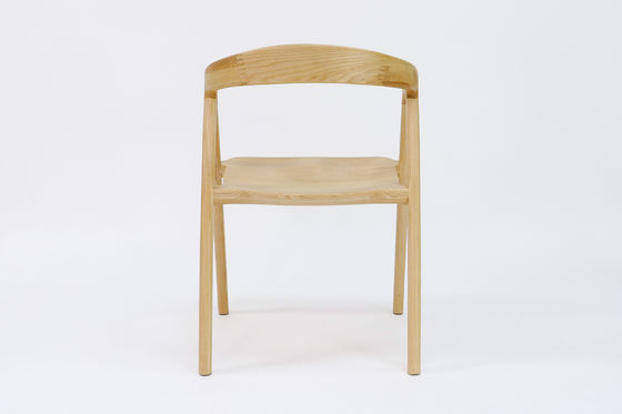 Restaurante Silla de comedor de madera sólida con acabado de nitrolacquer en nuez/natural/negro