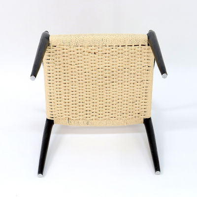 Silla de comedor moderna tejida a mano de cordón Nitrolacquer acabado de madera sólida con reposabrazos diseño moderno