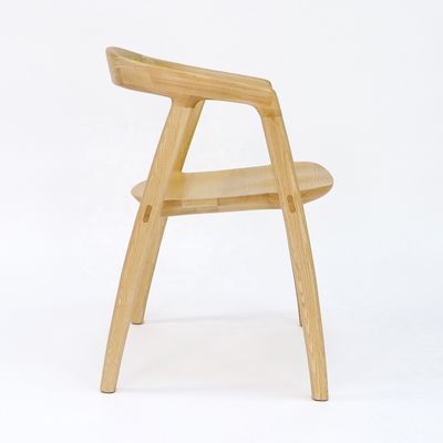 Restaurante de estilo nórdico moderno Diseño de sillón de madera Sillas de comedor de madera sólida con muebles para el hogar y embalaje de correo