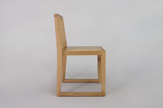 Silla de vícara apilada con espalda de ratán y asiento de madera sólida para boda Muebles de comedor de cafetería al aire libre