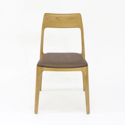 Salón de comedor moderno nórdico Cuadro de madera maciza Cuero de comedor silla apilable Diseño atemporal y clásico