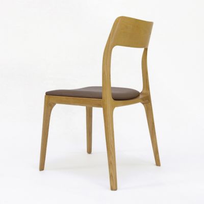 Salón de comedor moderno nórdico Cuadro de madera maciza Cuero de comedor silla apilable Diseño atemporal y clásico