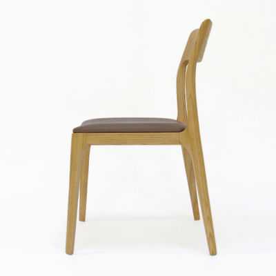 Instalaciones de ocio silla de comedor de madera vintage con tapicería de tela personalizada y acabado de nitrolaca