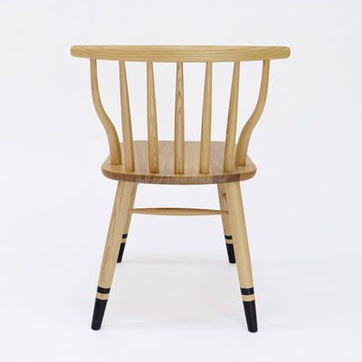 Silla de comedor de madera Muebles de madera sólida Silla clásica personalizada para villa a un precio asequible