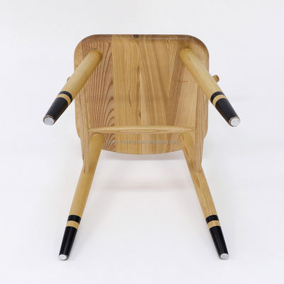 Silla de comedor de madera Muebles de madera sólida Silla clásica personalizada para villa a un precio asequible