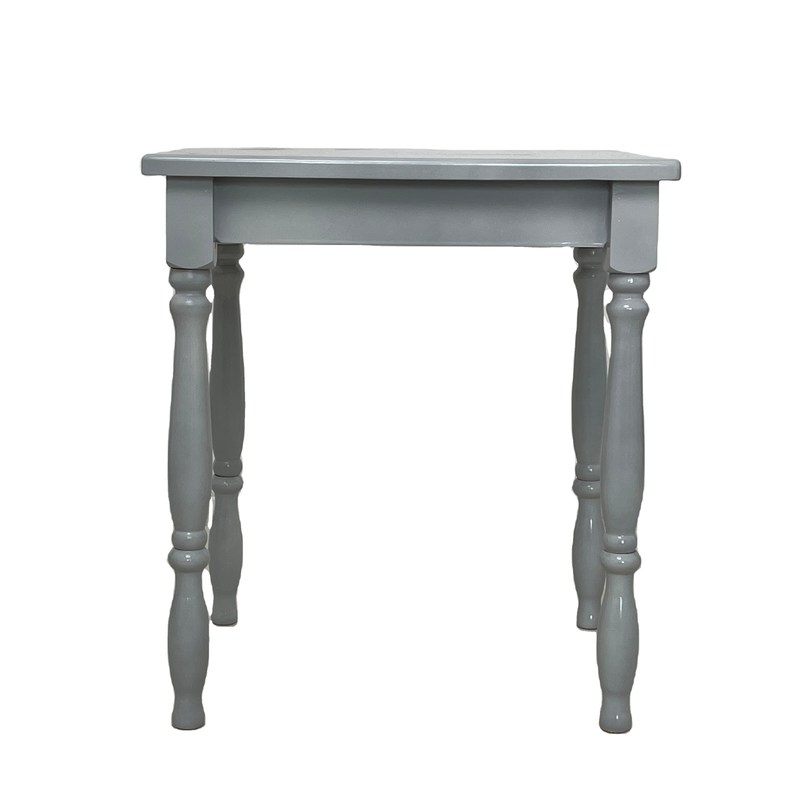 Una mesa rústica de madera de madera y una mesa de café añadir un toque de belleza rústica