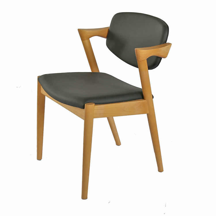 Silla de comedor de cuero PU comercial de madera para cafetería de hotel versátil y funcional