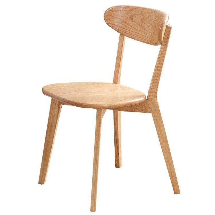 Silla de comedor duradera de piernas de madera escandinava la adición perfecta a su mobiliario de comedor