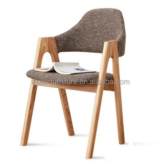 Diseño moderno Marco de madera Muebles para el hogar nórdico Cocina Silla de comedor tapizada Tejido para hotel Restaurante