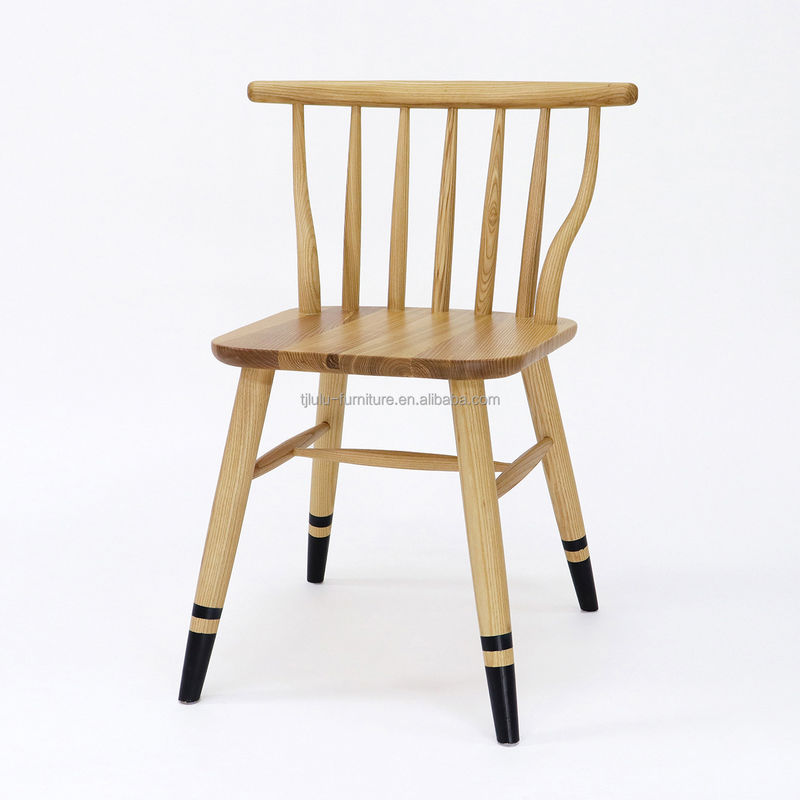 Silla de comedor de madera Muebles de madera sólida Silla clásica personalizada para villa a un precio asequible